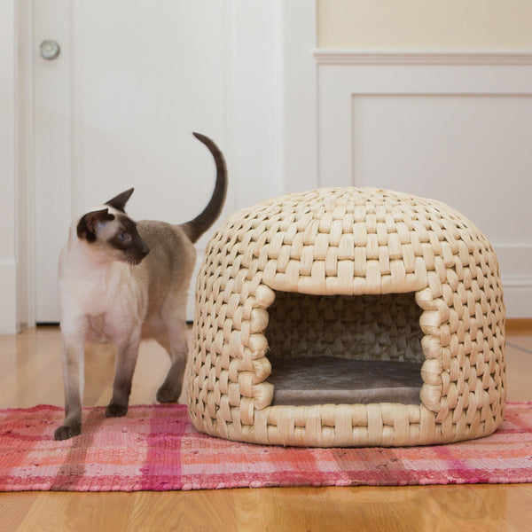 Cat eyeing eco friendly handwoven neko chigura straw cat bed house 